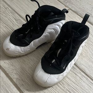 Black & White Jordans size 10c